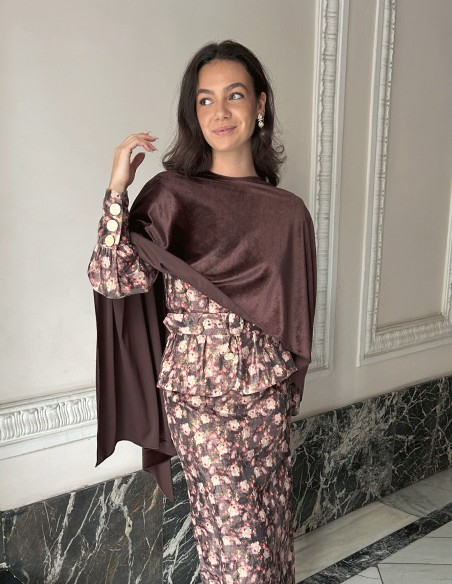 Multiposition fine velvet cape for guests