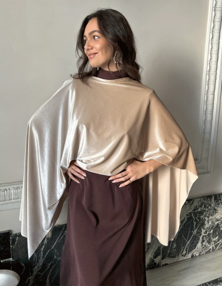 Multiposition fine velvet cape for guests