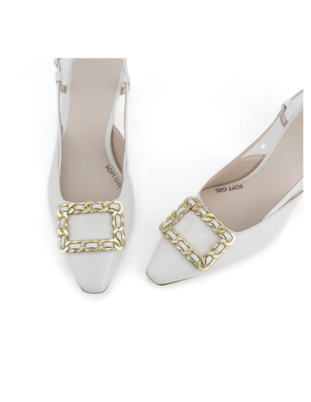 Heeled heeled white shoe with rhinestones detail