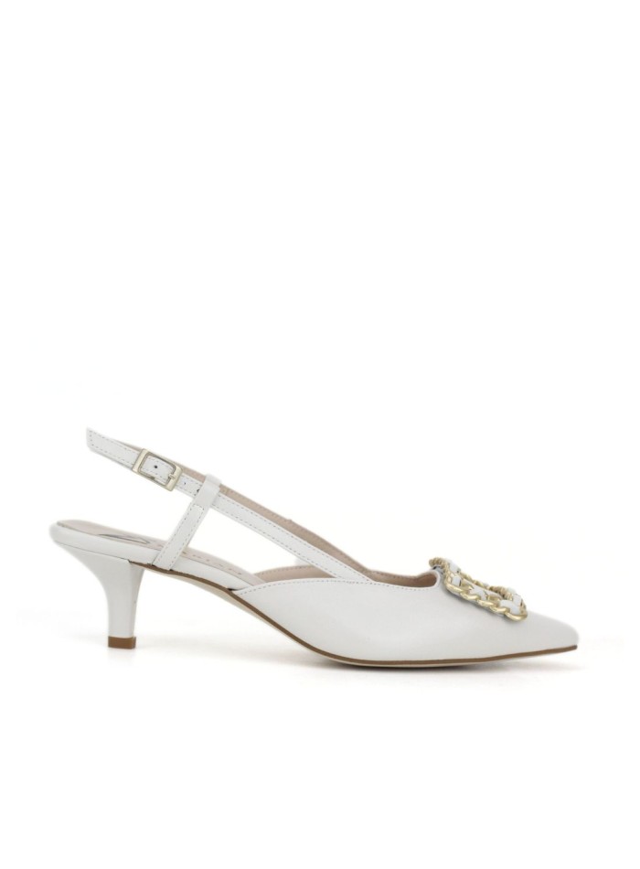 Zapato destalonado de tacón blanco con detalle...