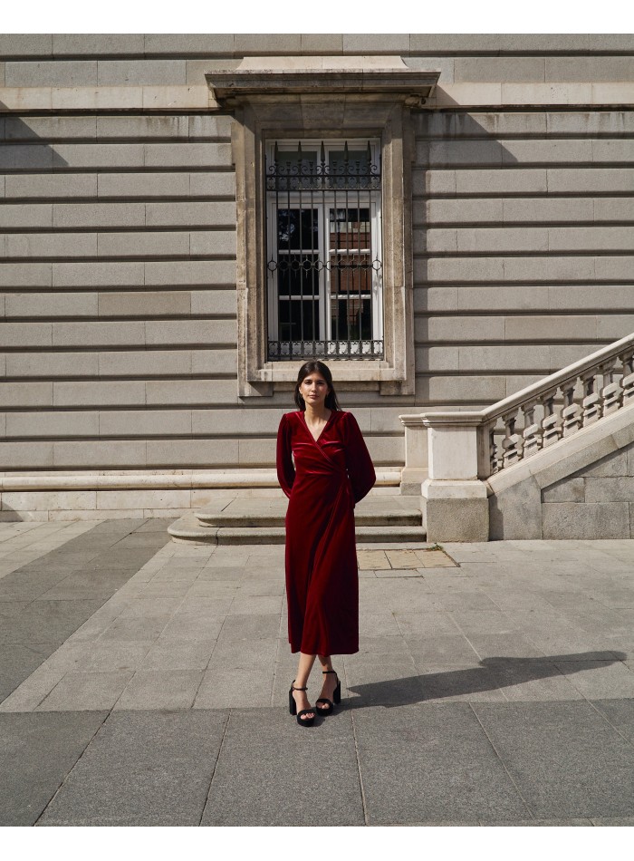Manteau midi en velours rouge avec encolure...