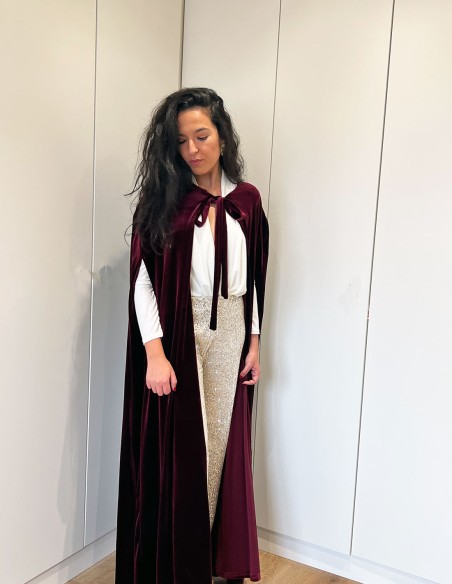 Long velvet guest cape with lace bow