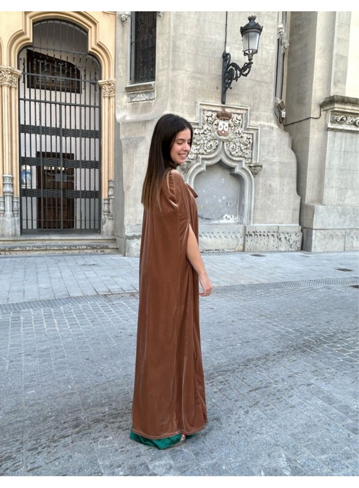 Long velvet guest cape with lace bow