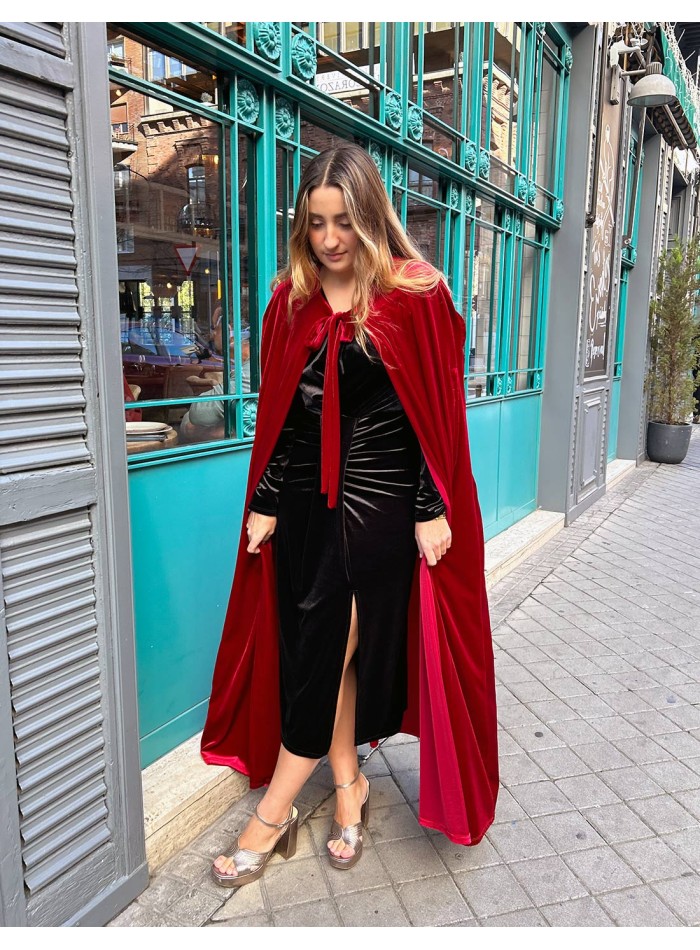 Long velvet guest cape with lace bow
