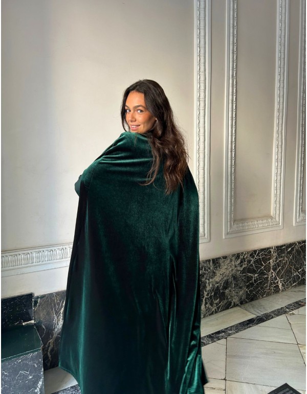 Long velvet guest cape with lace bow 2