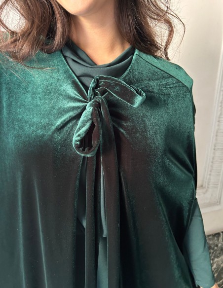 Long velvet guest cape with lace bow