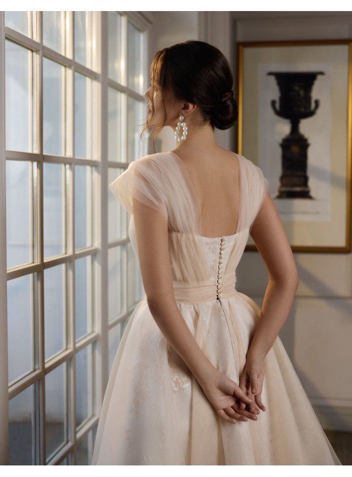 Vestido de fiesta con falda de tul y corpiño