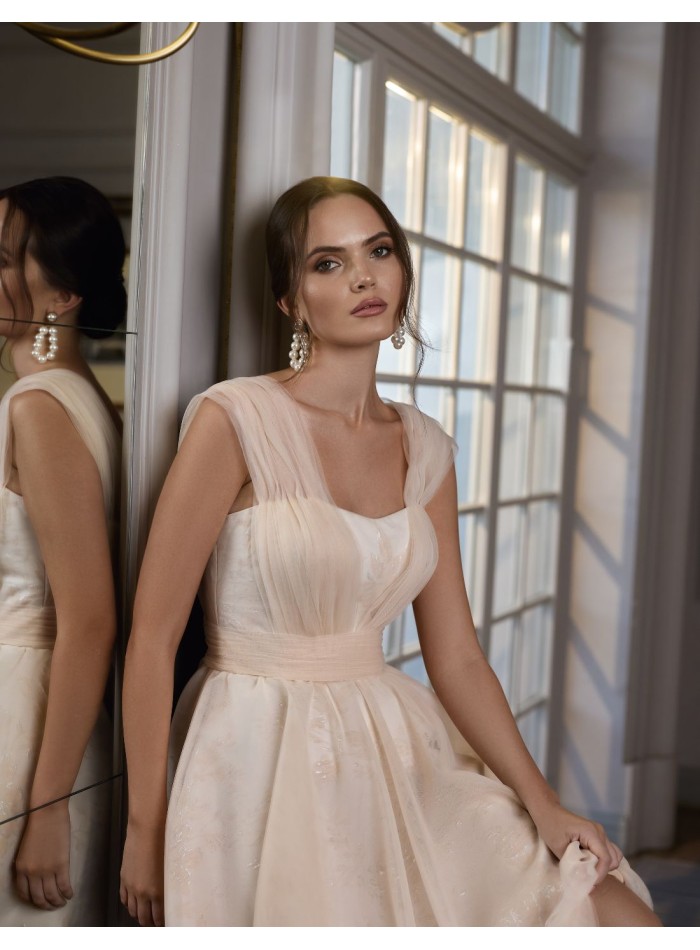 Vestido de fiesta con falda de tul y corpiño