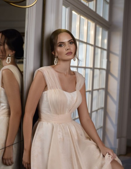 Vestido de fiesta con falda de tul y corpiño