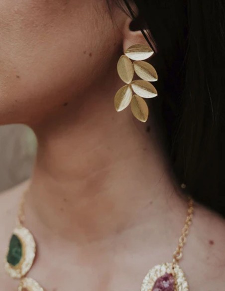 Long leaf-shaped golden earrings