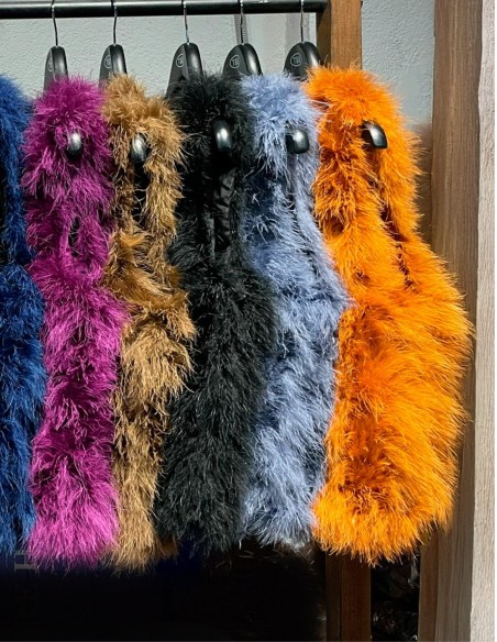 Chaleco de plumas de avestruz