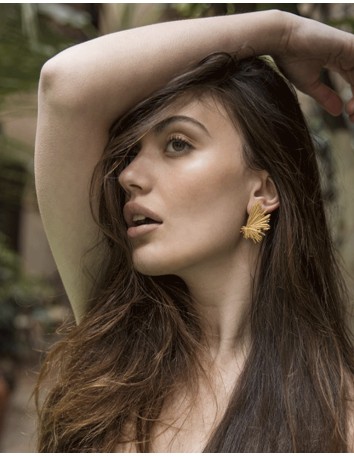 Golden earrings with irregular golden lines 2