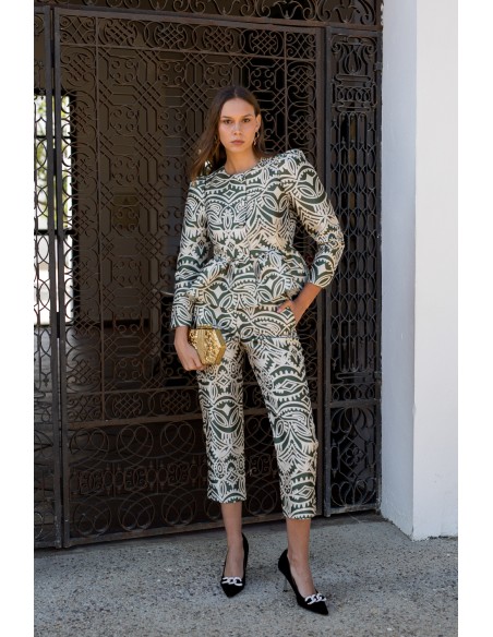 Blusa de fiesta con volante peplum y mangas abullonadas