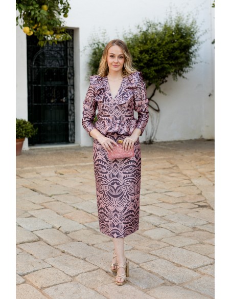 Blusa estampada rosa con escote y volante peplum