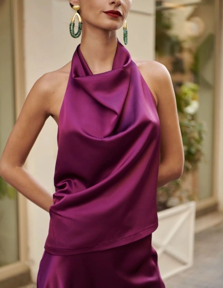 Top de invitada satinado con cuello halter