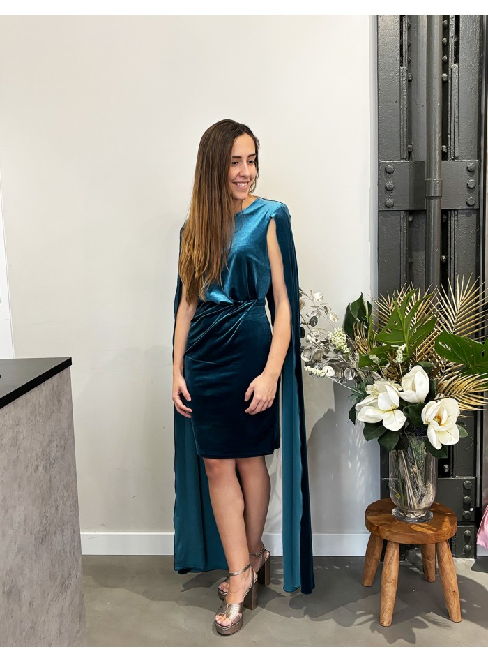 Short velvet party dress with cape sleeves blue