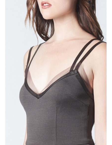 Vestido cóctel minimalista ajustado con tirantes dobles