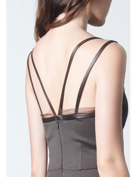 Vestido cóctel minimalista ajustado con tirantes dobles