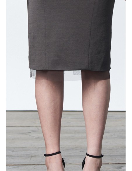 Robe de cocktail ajustée minimaliste avec double bretelle