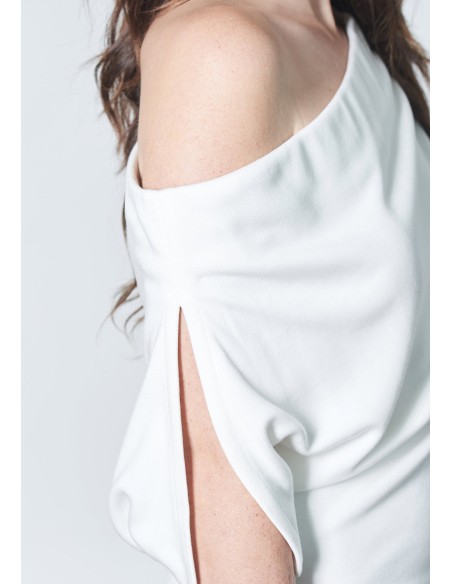 Robe de cocktail en maille blanche avec encolure bandeau