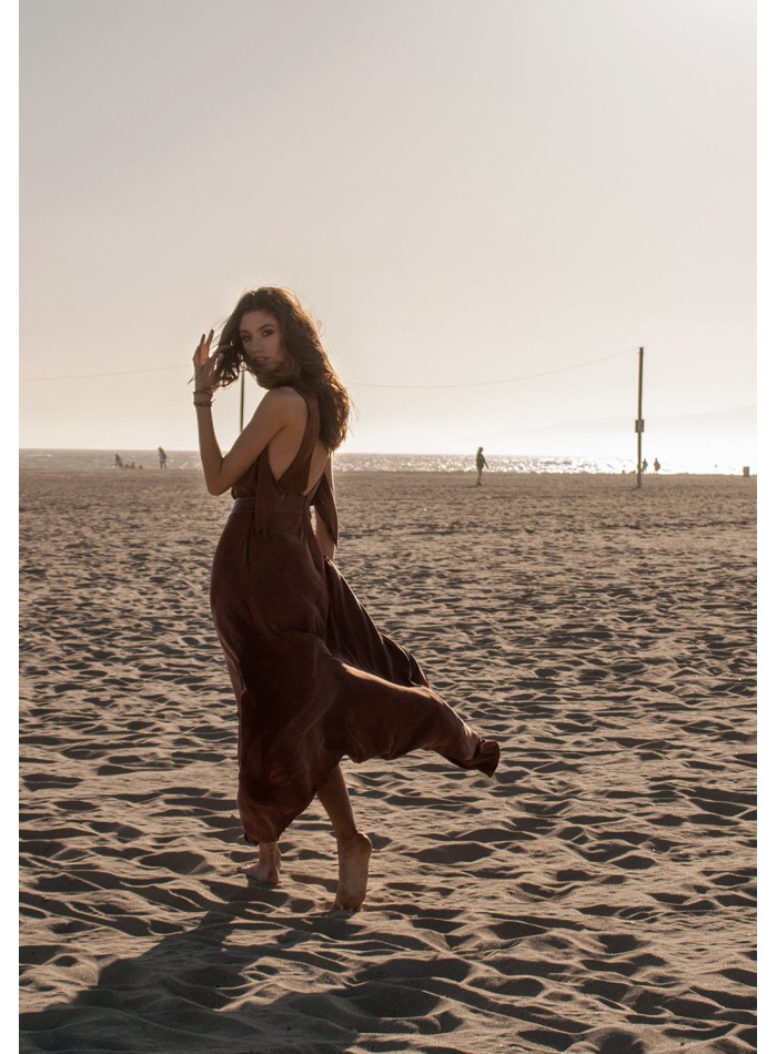 Robe longue avec dos ouvert et ceinture en cuir