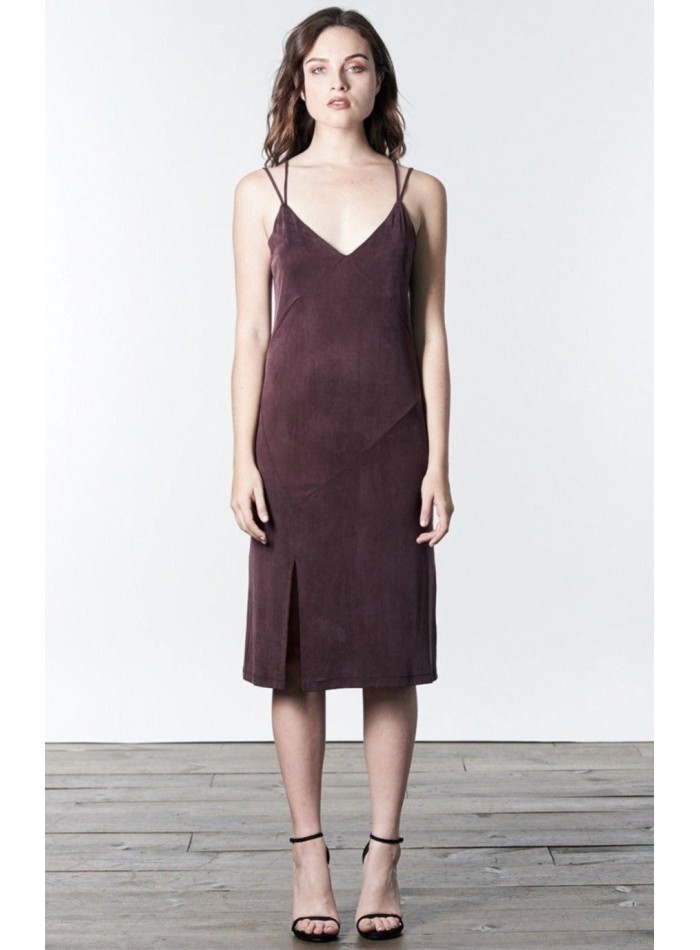 Vestido midi malva con tirante doble y abertura lateral