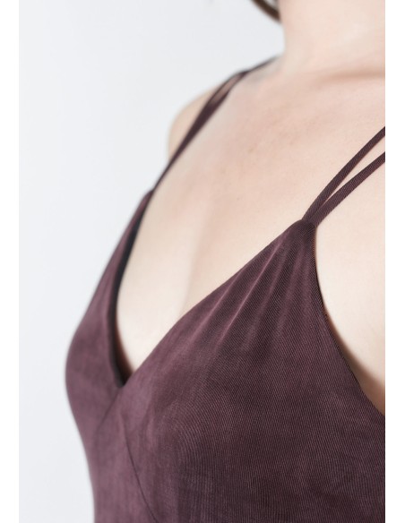 Vestido midi malva con tirante doble y abertura lateral