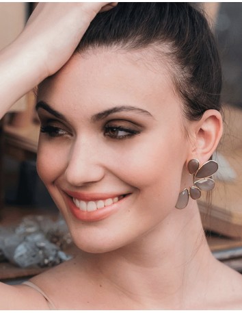 Flower-shaped earrings with white natural stones 2