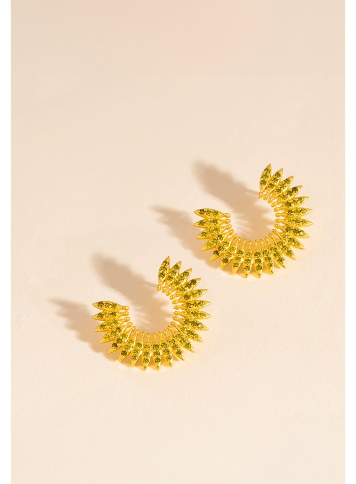 Pendientes dorados circulares con circonitas