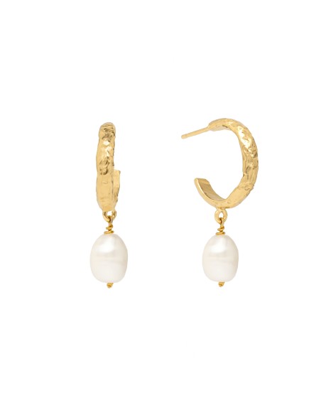 Aros dorados con colgantes de perla