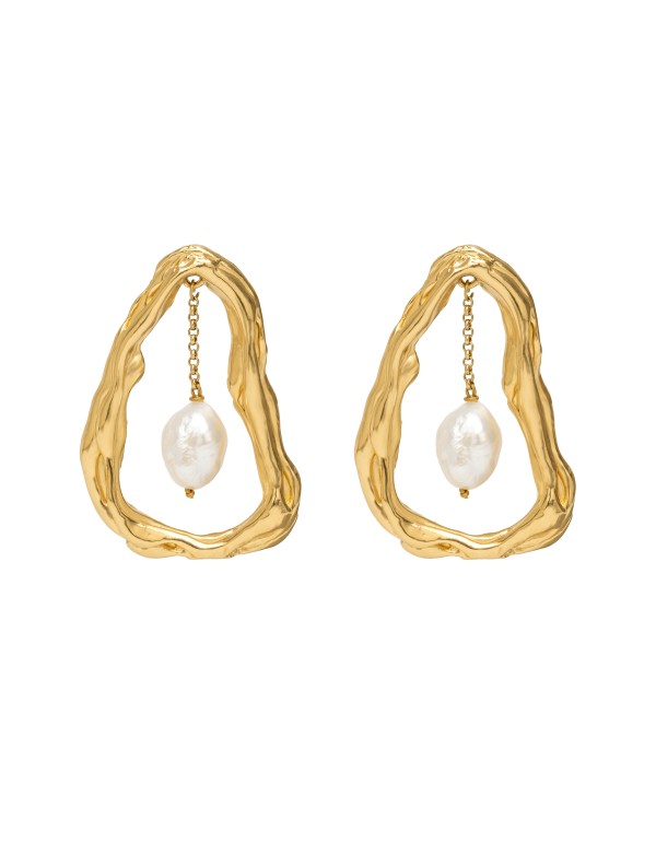 Pendientes dorados con detalle de cadena y perla