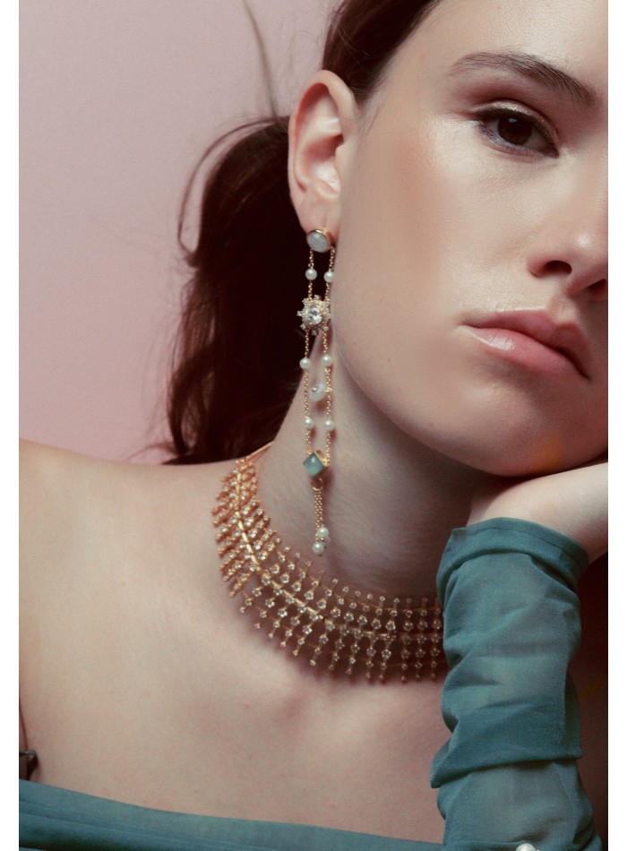 Gold-plated choker with zirconia details