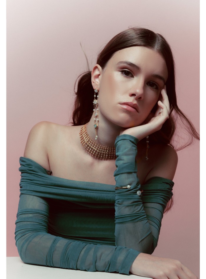 Gold-plated choker with zirconia details