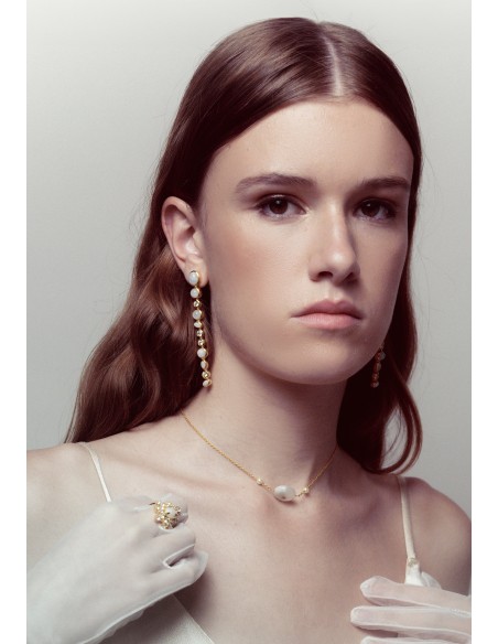 Pendientes largos con múltiples piezas de piedraluna