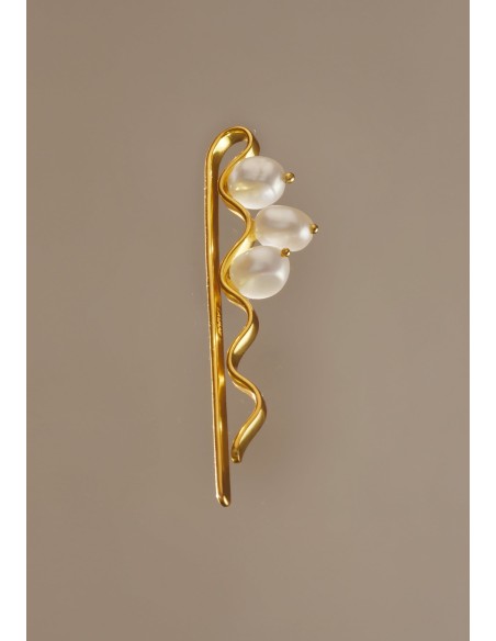Horquilla dorada con perlas