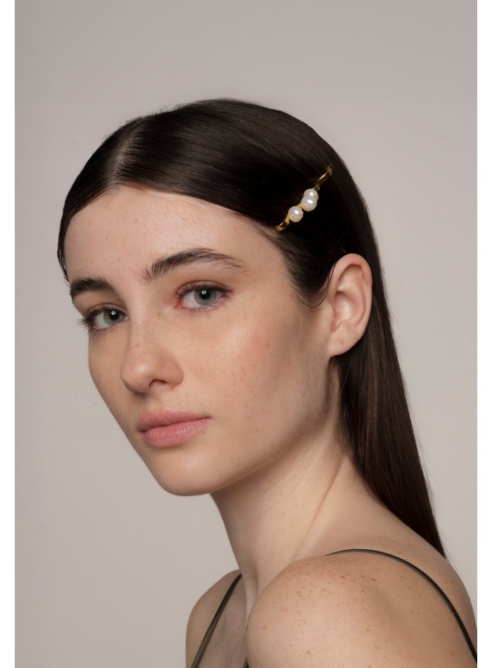 Horquilla dorada con perlas