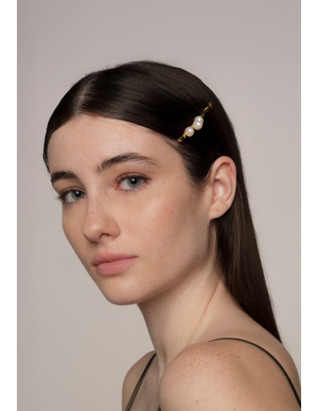 Horquilla dorada con perlas