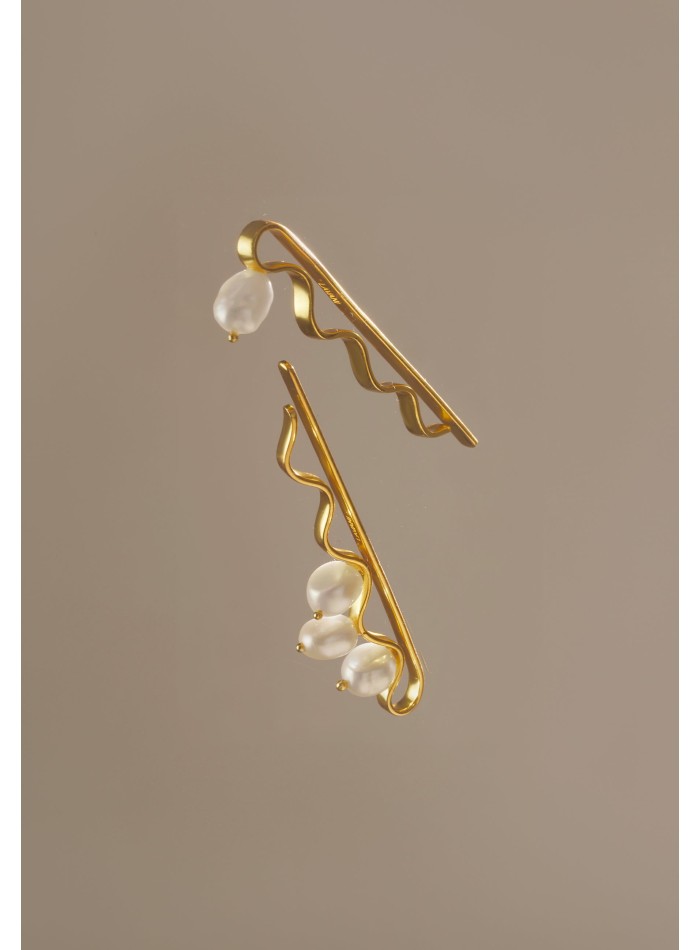 Horquilla dorada con perlas