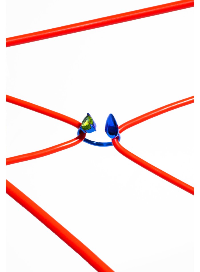 Anillo azul con circonita