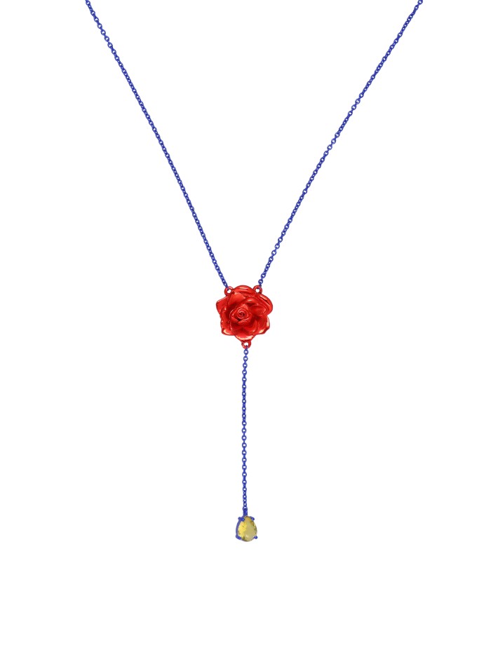 Collar largo con rosa roja