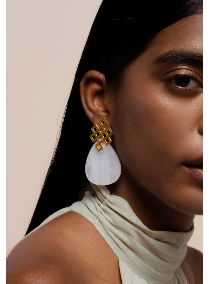 Boucles d'oreilles en nacre avec nœud sans fin