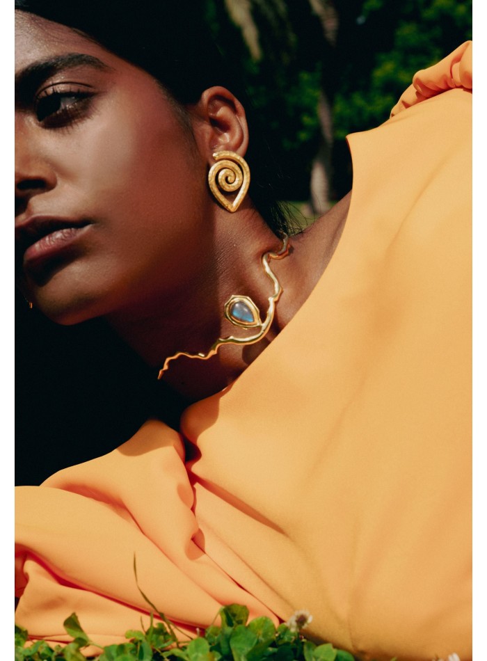 Tour de cou en or avec pierre semi-précieuse...