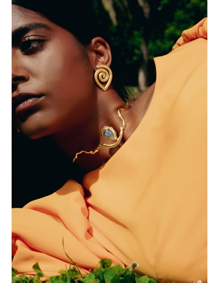 Gold Choker with Gray Semiprecious Stone - Gratitude