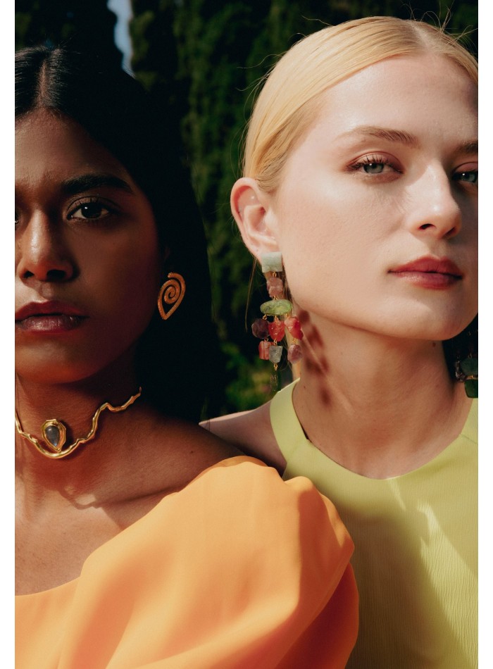 Tour de cou en or avec pierre semi-précieuse...