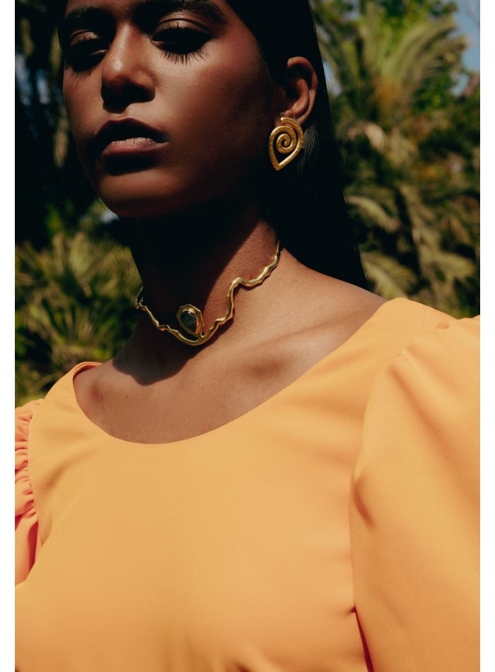 Tour de cou en or avec pierre semi-précieuse...