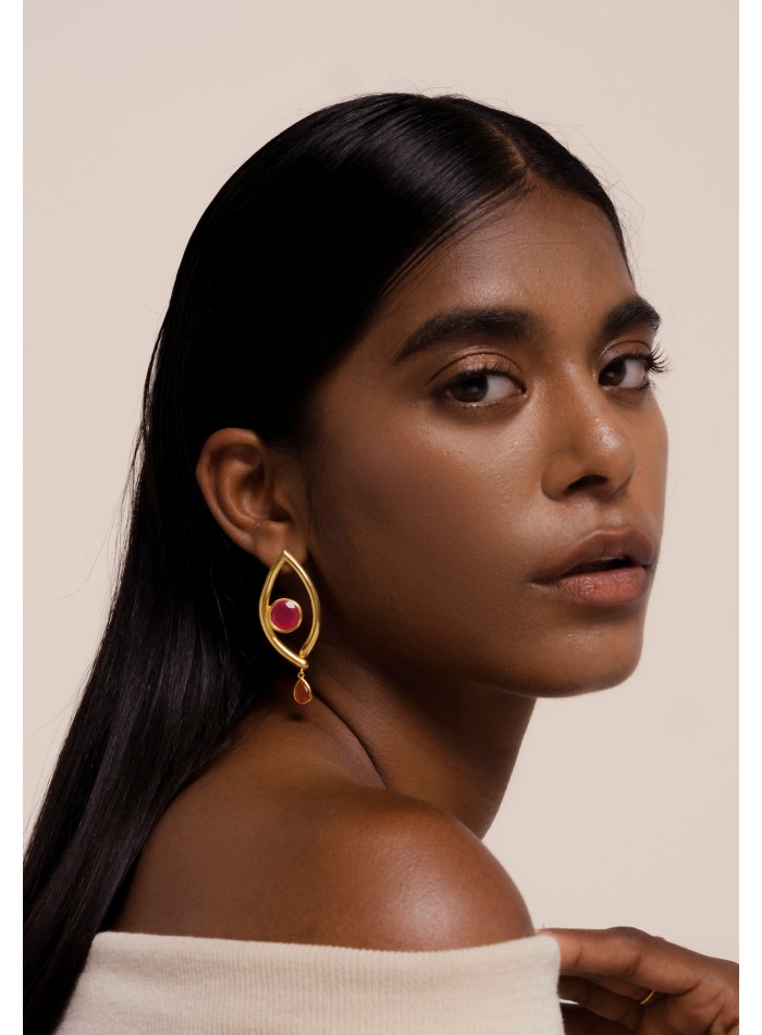 Pendientes dorados forma ojo naranja con piedra