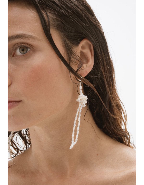 Pendientes largos de perlas con nudo 2