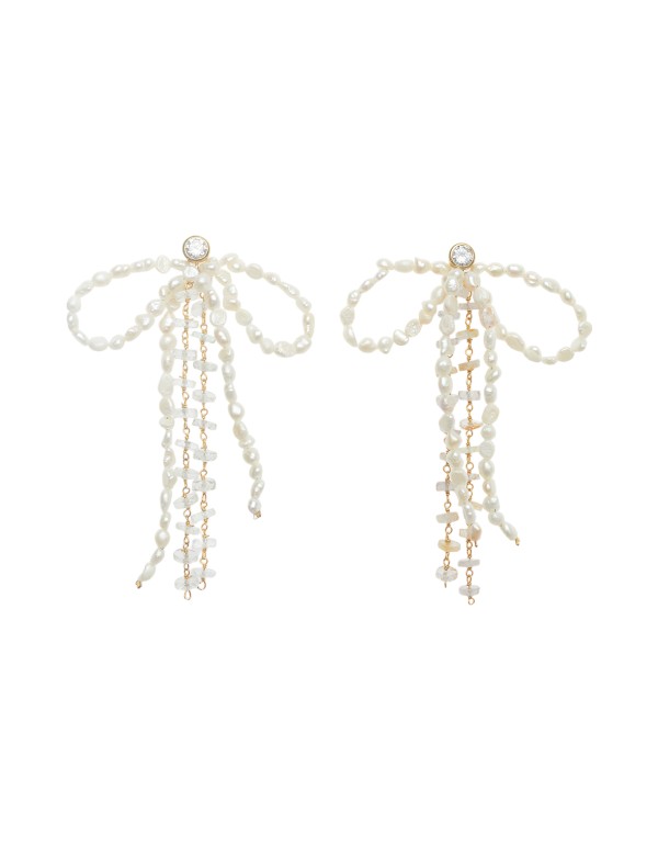 Loop-shaped earrings with pearls