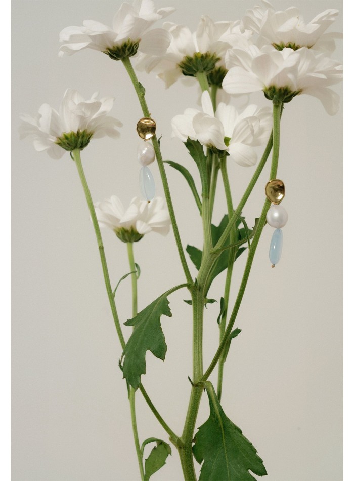 Pendientes con perlas y piedras celestes