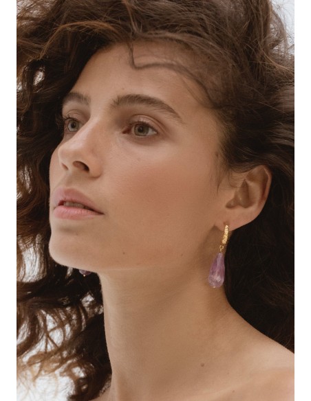 Aros dorados con piedra amatista